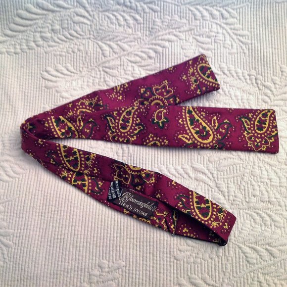 BLOOMINGDALE'S Paisley Batwing Bowtie Vintage Bloomingdale's Men's Store - Picture 3 of 13
